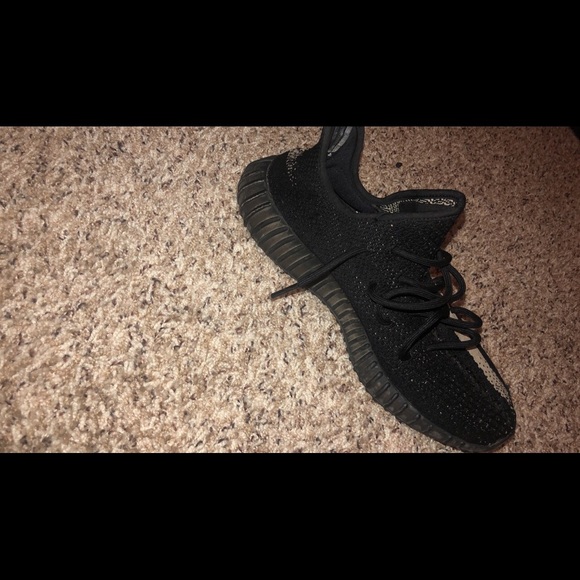 Yeezy Boost 350 v2 Oreo - Picture 2 of 2
